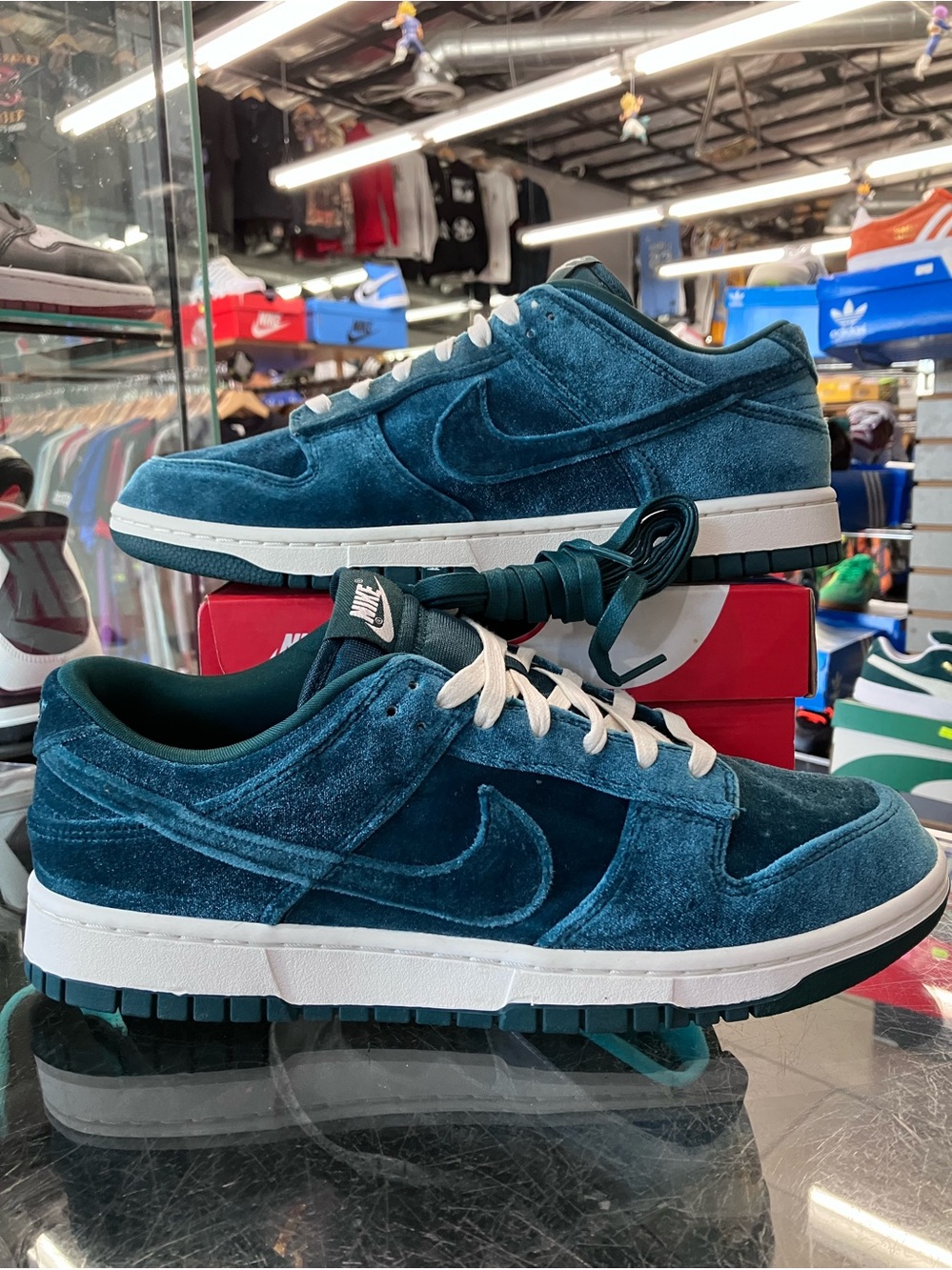 Nike Dunk Low Velvet Teal Size 10.5